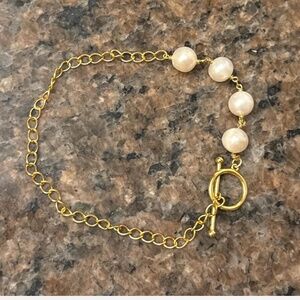 Gold pearl bracelet